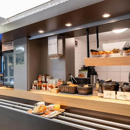 Saint-nazaire מלון